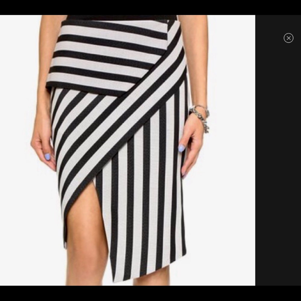 Mason by Michelle mason LN
Asymmetrical Striped Peplum Skirt sz 8 black & grey